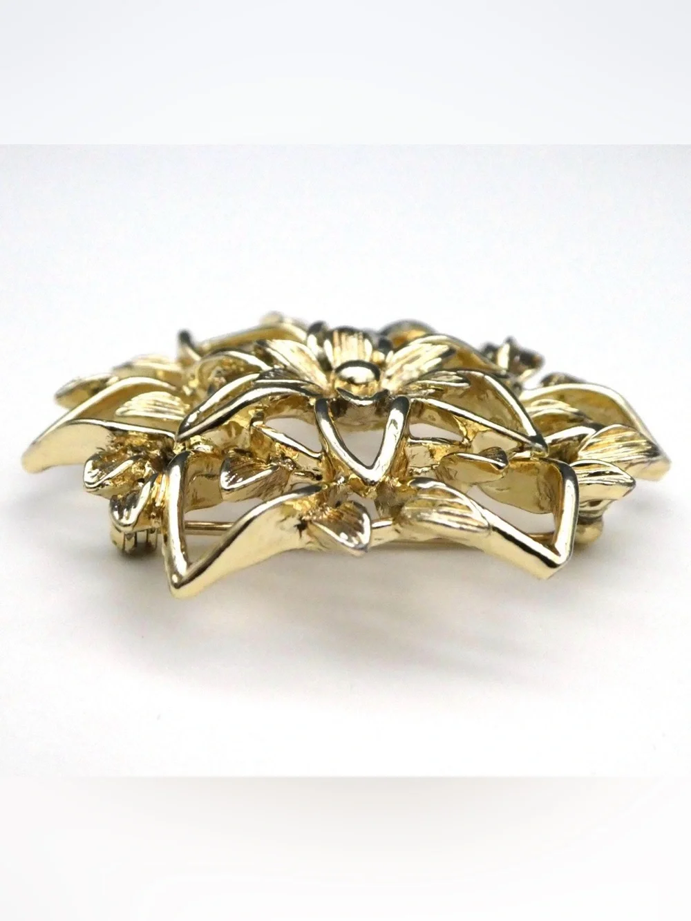 Sarah Coventry 1962 Peta-Lure Flower Brooch, Stamped - Vintage